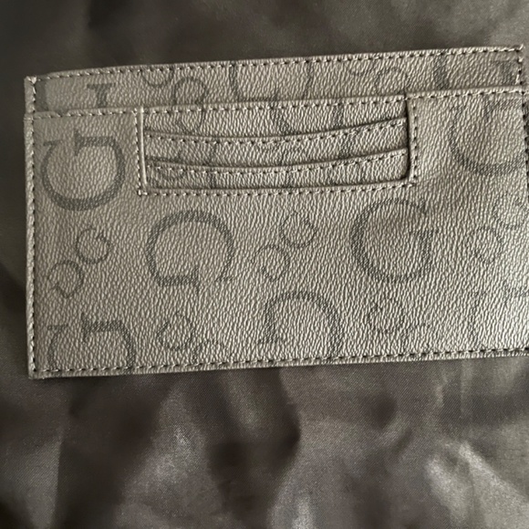 Guess Clutch - Picture 2 of 4